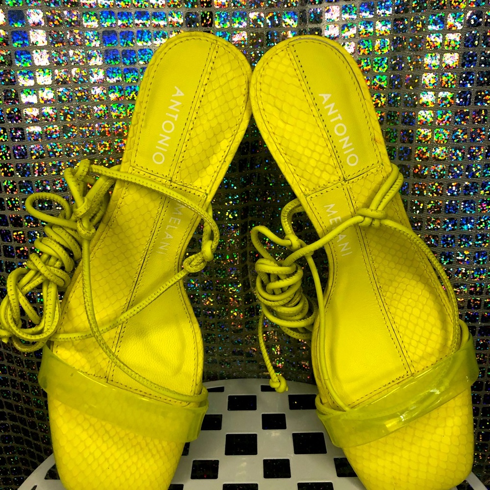 Size 6 1/2 M No Original  shoe Box,I can do bubble Wrap and dash bag.